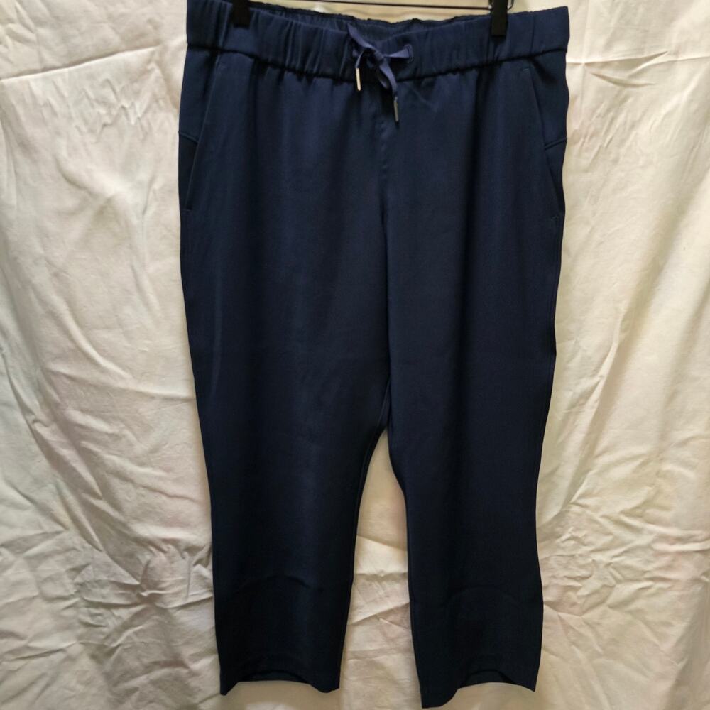 Lululemon On The Fly Crop Woven 23 In‎ True Navy Pants Size 10